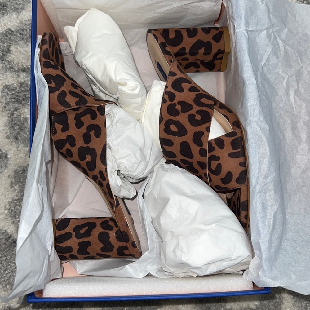 BRAND NEW STUART WEITZMAN SANDALS